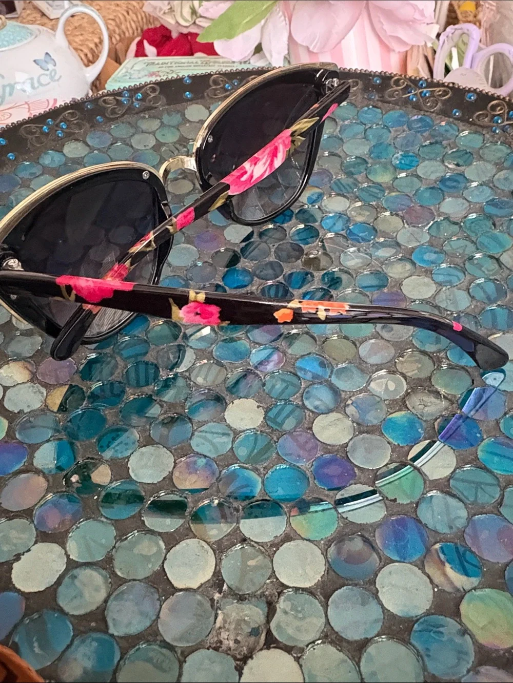Black and Gold Cat-Eye Sunglasses - Classic UV Protection 100%